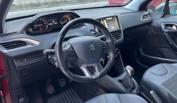 
									PEUGEOT 208 lleno								