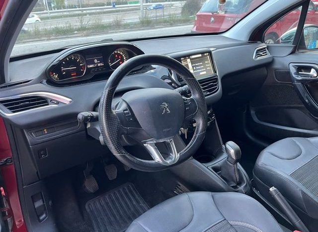 
								PEUGEOT 208 lleno									