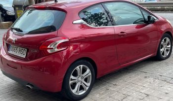 
									PEUGEOT 208 lleno								