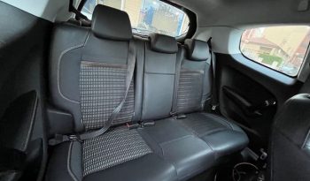 
									PEUGEOT 208 lleno								