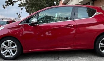 
									PEUGEOT 208 lleno								