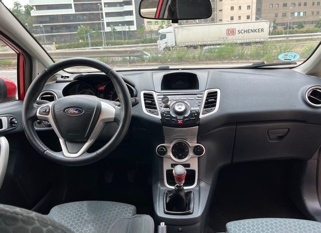 
								FORD FIESTA 2012 lleno									