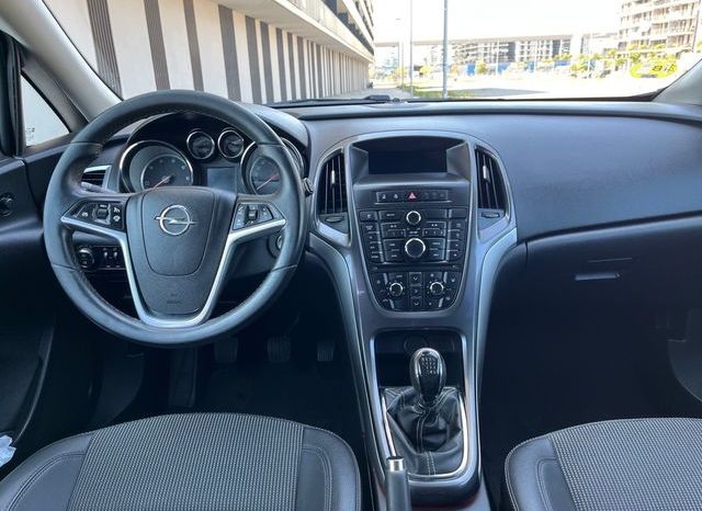
								Opel Astra 2014 lleno									
