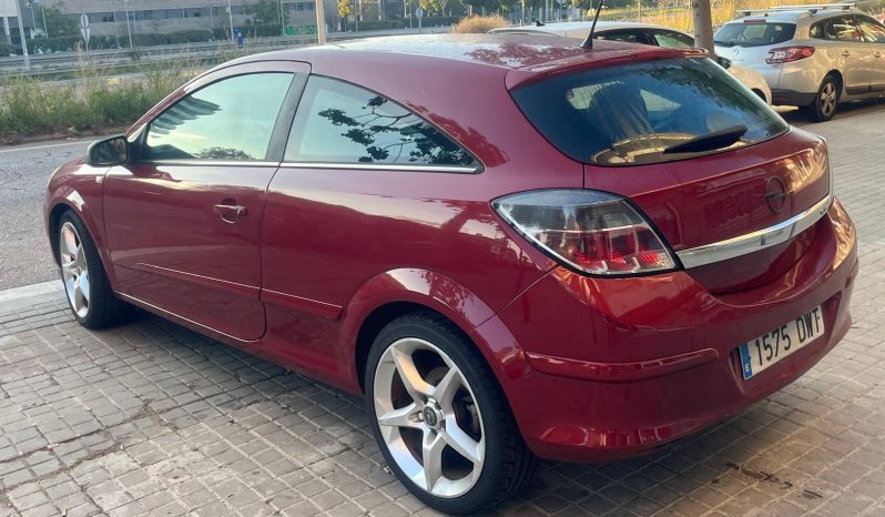 
								Opel Astra 2006 lleno									
