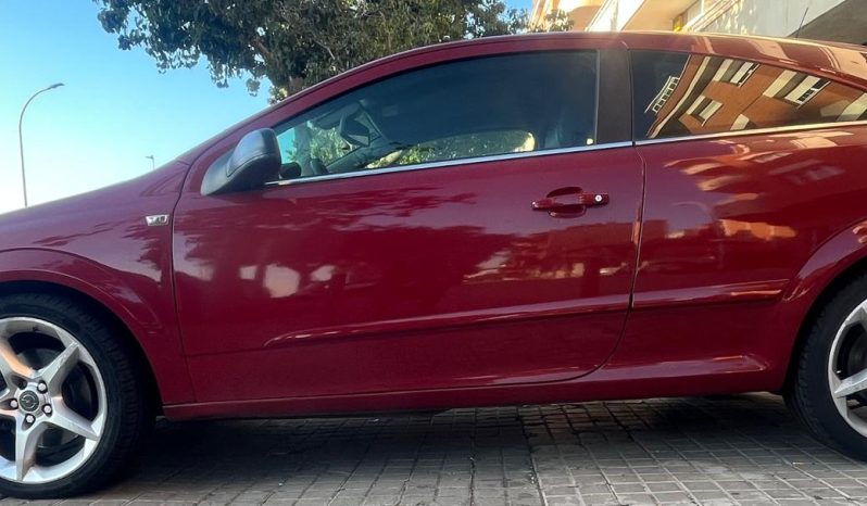 
								Opel Astra 2006 lleno									