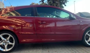 
									Opel Astra 2006 lleno								