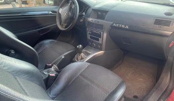 
									Opel Astra 2006 lleno								