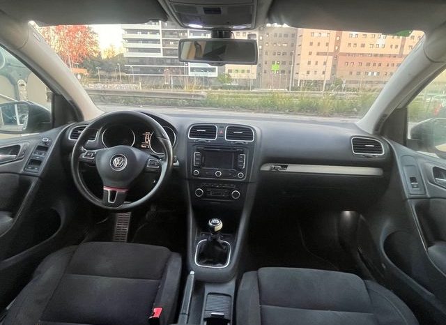 
								Volkswagen Golf 2012 lleno									