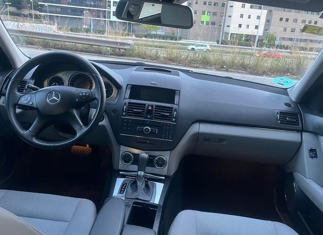 
								Mercedes-Benz Clase C 2007 lleno									