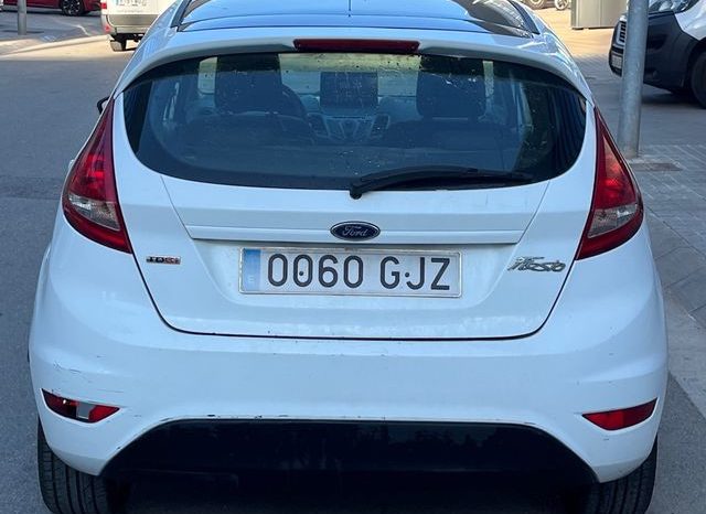 
								Ford Fiesta 2009 lleno									