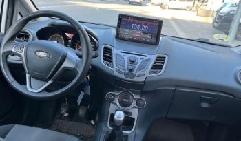 
									Ford Fiesta 2009 lleno								
