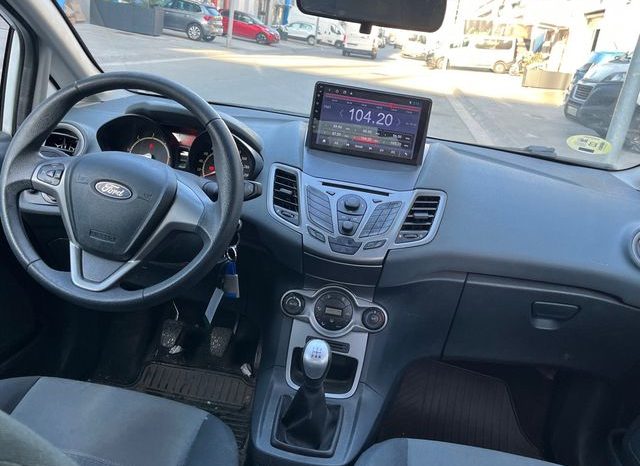 
								Ford Fiesta 2009 lleno									