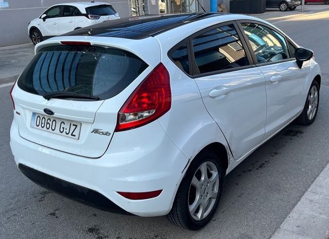 
								Ford Fiesta 2009 lleno									