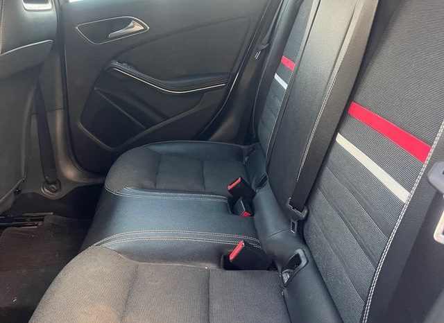 
								Mercedes-Benz Clase C 2016 lleno									