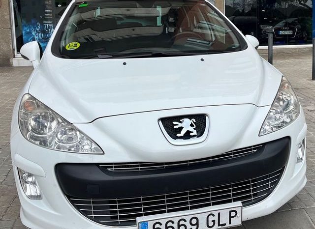 
								Peugeot 308 2010 lleno									