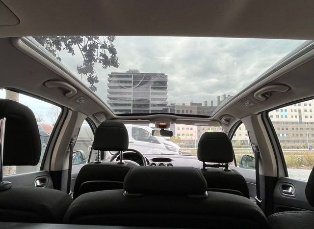 
								Peugeot 308 2010 lleno									