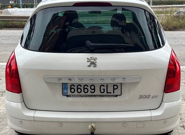 
								Peugeot 308 2010 lleno									