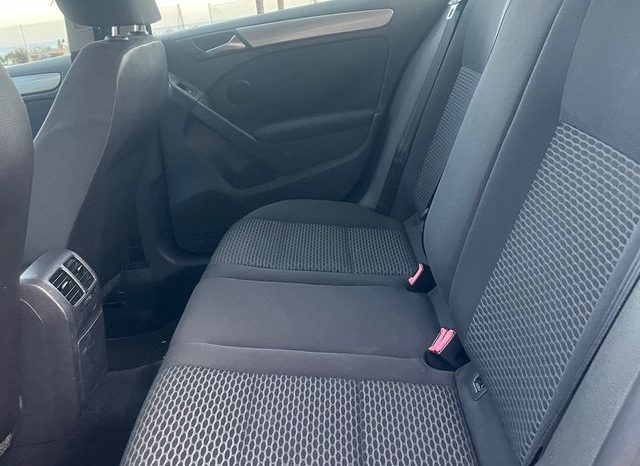 
								Volkswagen Golf 6 lleno									