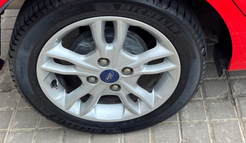 
								Ford Fiesta 2016 lleno									