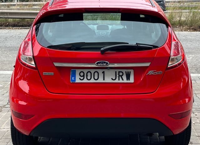 
								Ford Fiesta 2016 lleno									