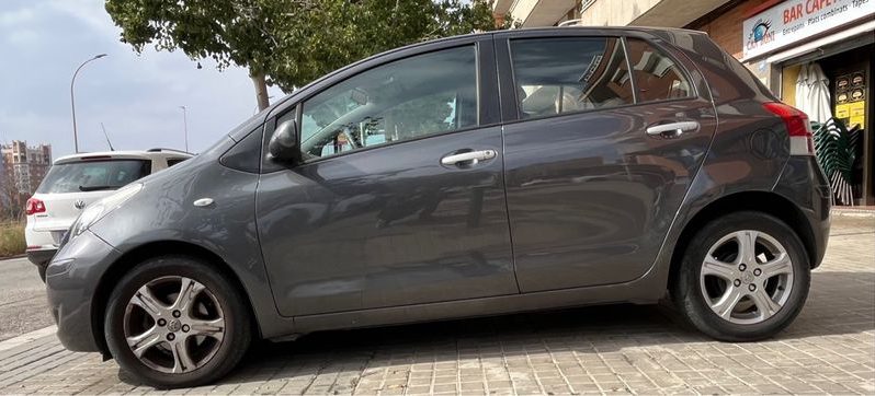 
								Toyota Yaris 2010 lleno									