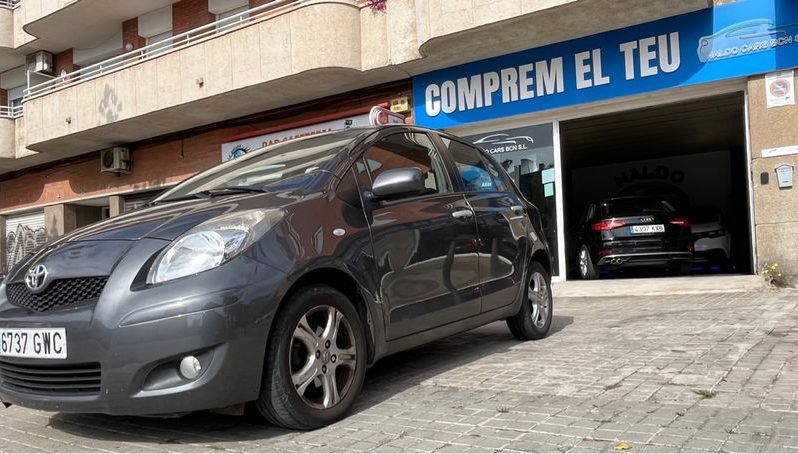 
								Toyota Yaris 2010 lleno									