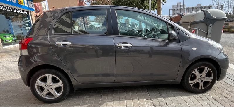 
								Toyota Yaris 2010 lleno									