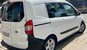
									Ford Transit Courier 2020 lleno								