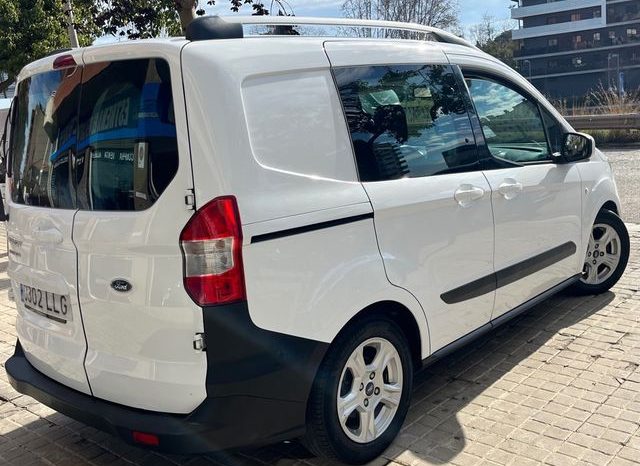 
								Ford Transit Courier 2020 lleno									