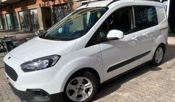 
									Ford Transit Courier 2020 lleno								