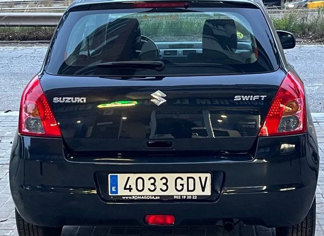 
								Suzuki Swift 2010 lleno									