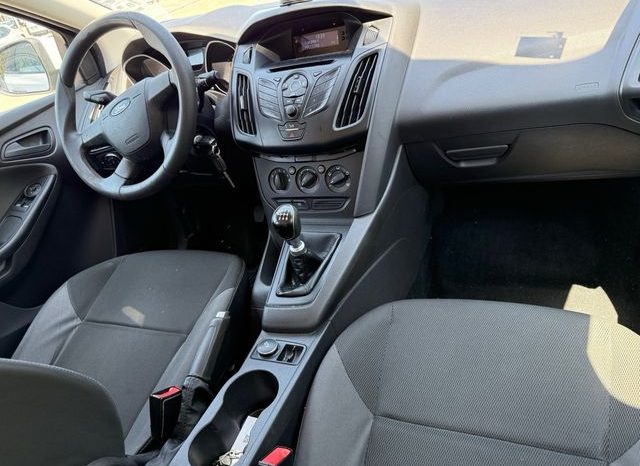 
								Ford Focus 2012 lleno									