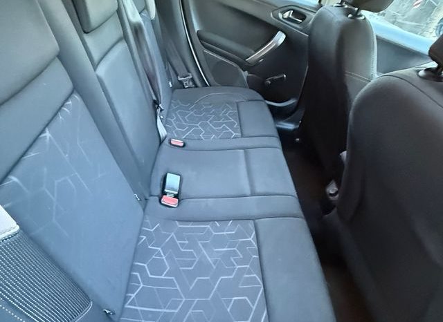 
								Peugeot 2008 2015 lleno									