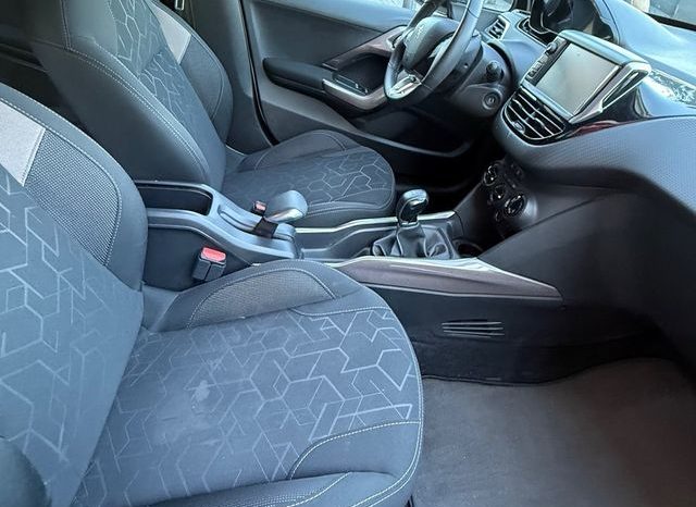 
								Peugeot 2008 2015 lleno									