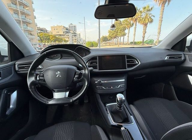 
								Peugeot 308 2015 lleno									