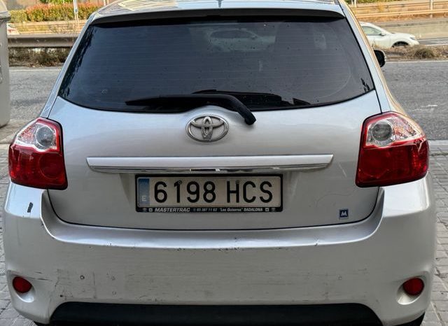 
								Toyota Auris 2011 lleno									