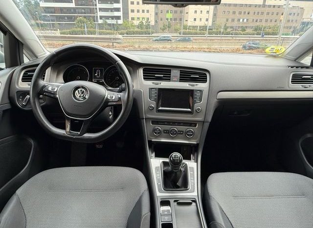 
								Volkswagen Golf 2014 lleno									