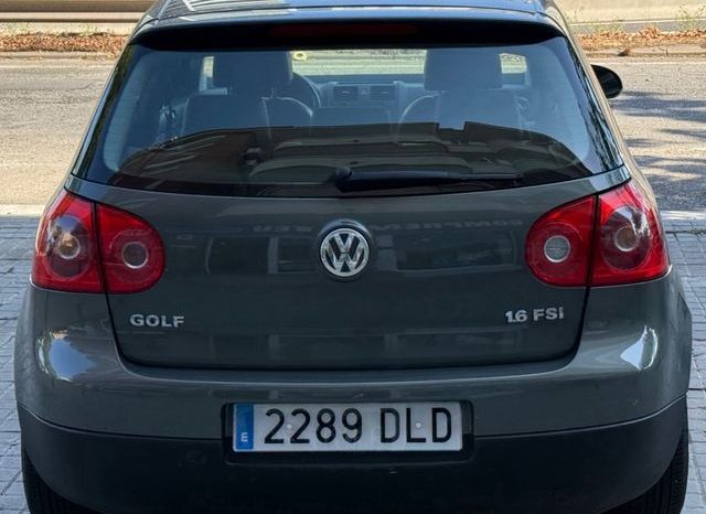 
								Volkswagen golf 2005 lleno									