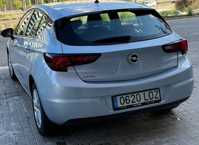 
								Opel Astra 2020 lleno									