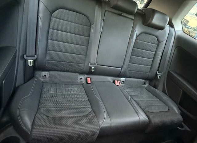 
								Volkswagen Golf 2015 lleno									