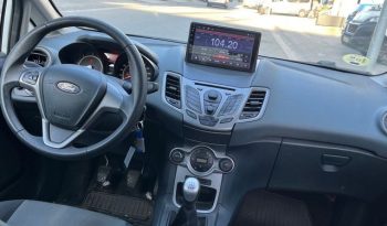 
									Ford Fiesta 2010 lleno								
