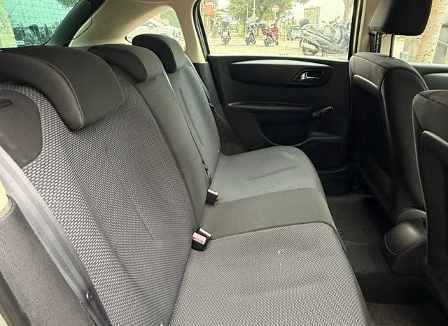 
								Citroën C4 2010 lleno									
