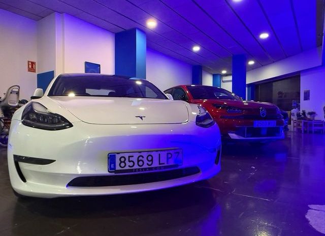 
								Tesla Model 3 2021 lleno									