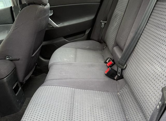 
								Nissan Primera 2007 lleno									