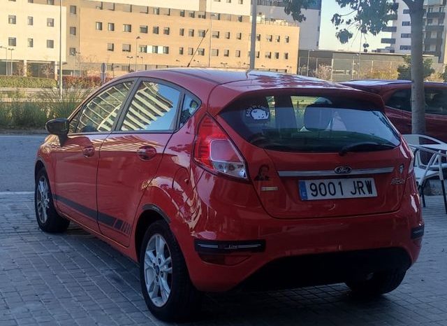 
								Ford Fiesta 2016 lleno									