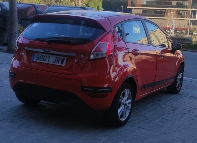 
								Ford Fiesta 2016 lleno									