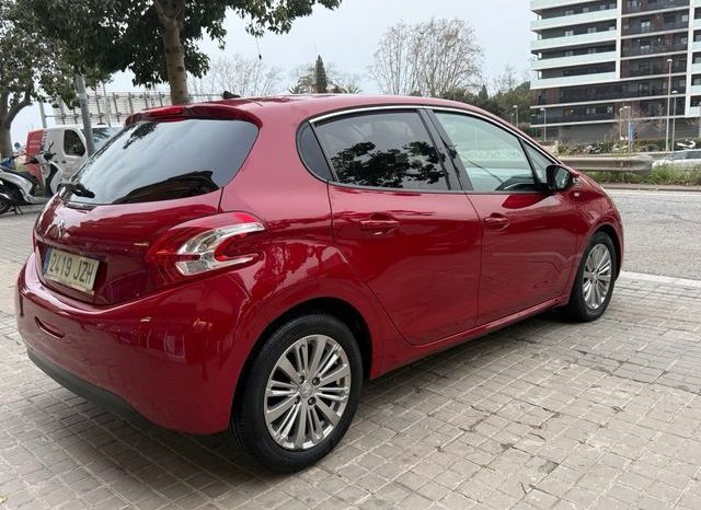 
								Peugeot 208 2017 lleno									