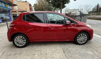 
									Peugeot 208 2017 lleno								
