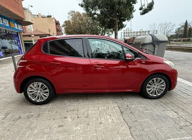 
								Peugeot 208 2017 lleno									