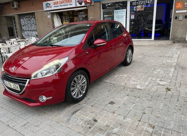 
								Peugeot 208 2017 lleno									